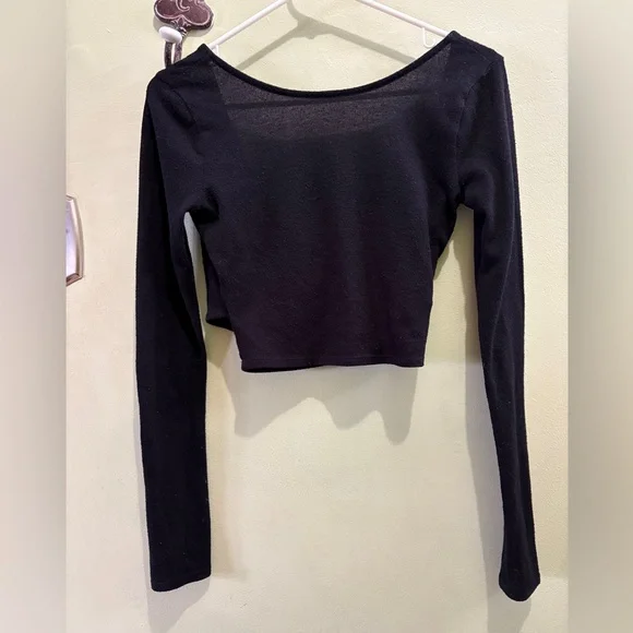 ALO Yoga Elegant Black Long Sleeve Crop Top - Picture 4 of 5